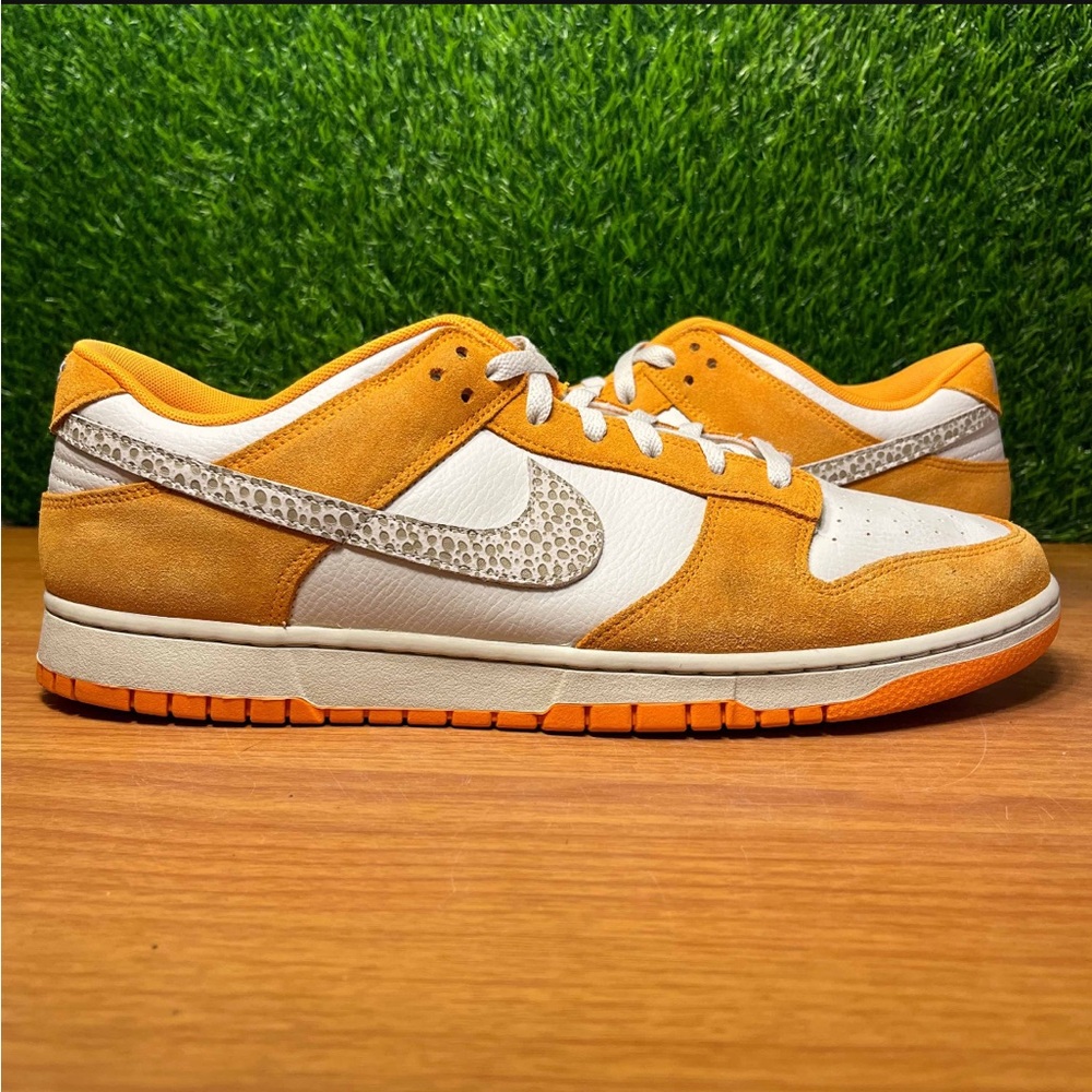 Nike Men’s Low Top Sneakers - Orange & White